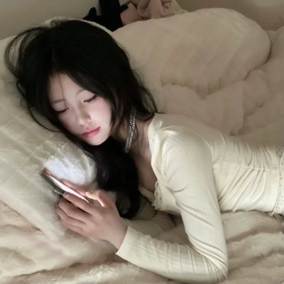照片中的女孩